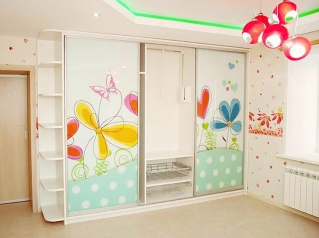 Как выбрать шкаф-купе для детской