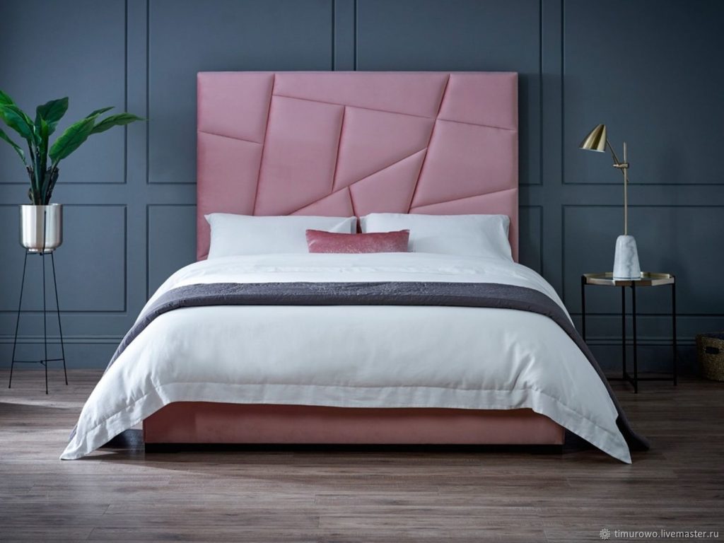 Виды кроватей с декоративными накладками